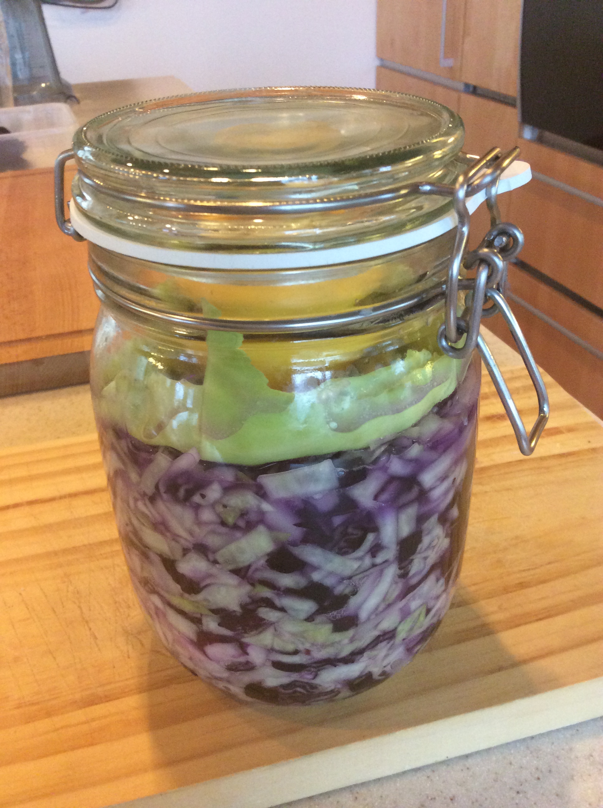 Salade avec légumes lactofermentés